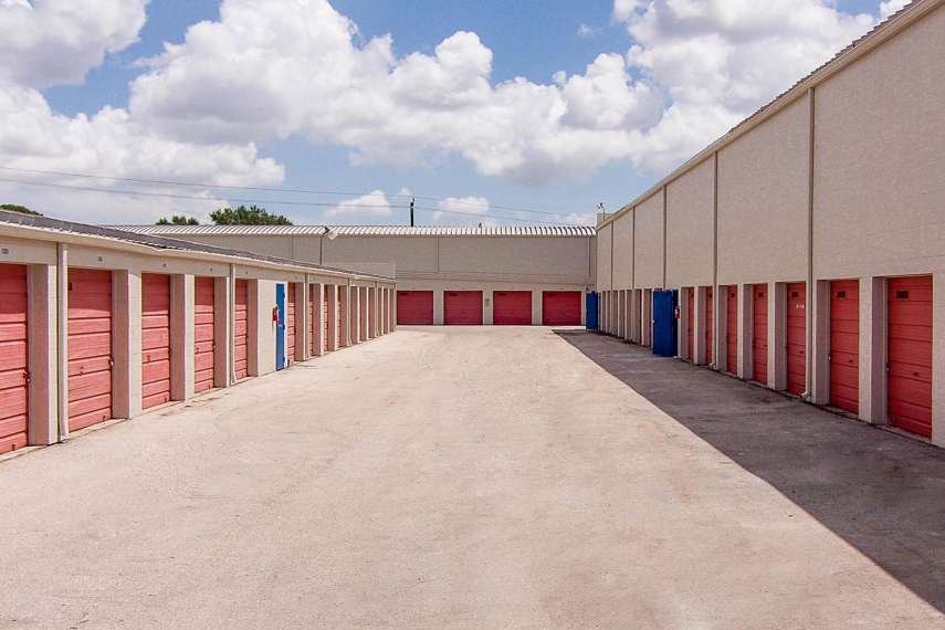 Cheap Self Storage Near 8909 Hinman St in Houston, TX US Storage Centers